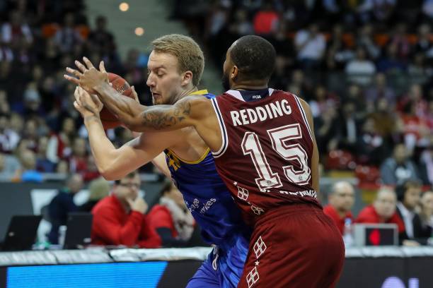 亚泰在面对 亚泰在面对